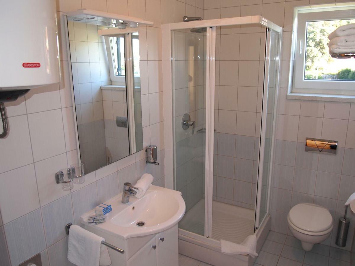 Villas Kampor Ngoại thất bức ảnh