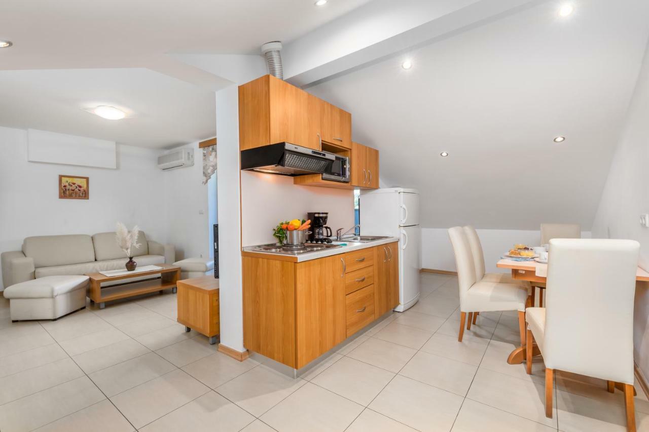 Villas Kampor Ngoại thất bức ảnh